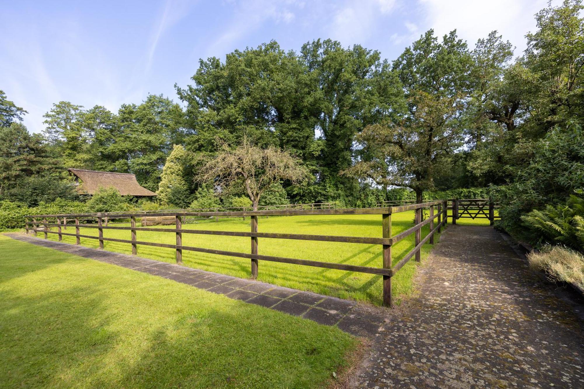 Appartement Luxe Hofstede Met Paardenstalling *